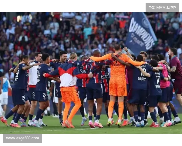 法甲球迷热情不减 巴黎圣日耳曼与里昂争夺冠军荣耀 法甲球迷热情不减 巴黎圣日耳曼与里昂争夺冠军荣耀